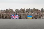 Военные Украины и Великобритании. Фото: скриншот YouTube-видео