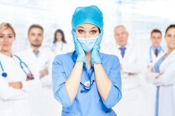 «Спасайся, кто может»: врачи бегут от медреформы