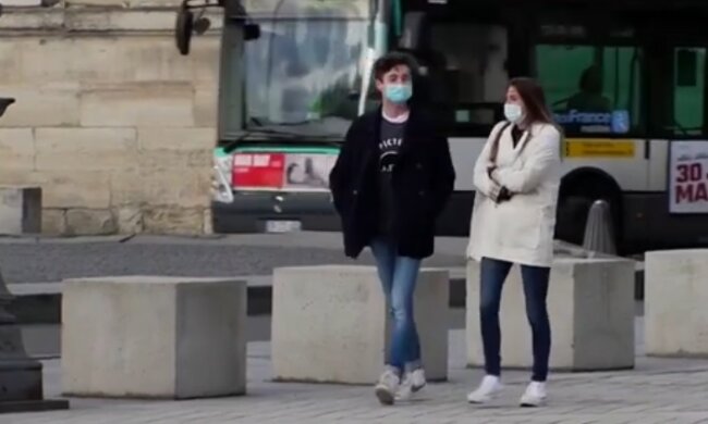 В стране вводят комендантский час и закрывают школы. Фото: скриншот YouTube-видео