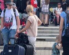 Люди з багажем. Фото: скріншот YouTube-відео