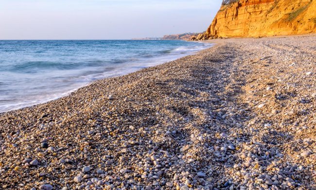 Бархатный сезон ничего не изменит: в сети показали "переполненные" пляжи в Крыму,будет голодный год