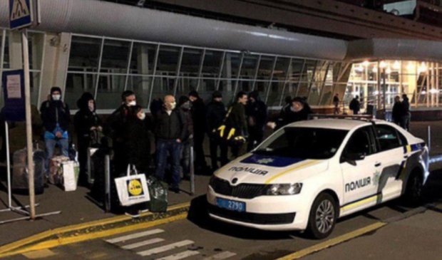 Вернувшиеся украинцы пройдут обследование в Днепре. Фото: скриншот Telegram