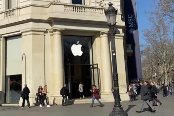 Компания Apple закрывает магазины. Фото: скриншот YouTube
