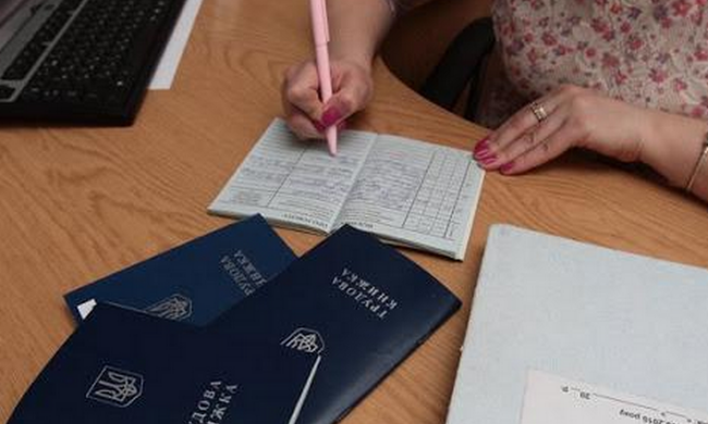 Українцям розповіли, які виплати покладено під час звільнення з роботи