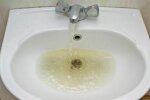 Это не годится даже для уборки: киевлян оставят без питьевой воды, кому запасаться
