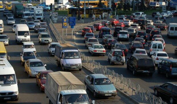 Устроили испытание водителям на все выходные: в Киеве перекроют дороги, где лучше не ездить