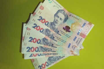 Українцям видають нову фінансову допомогу. Фото: СТІНА