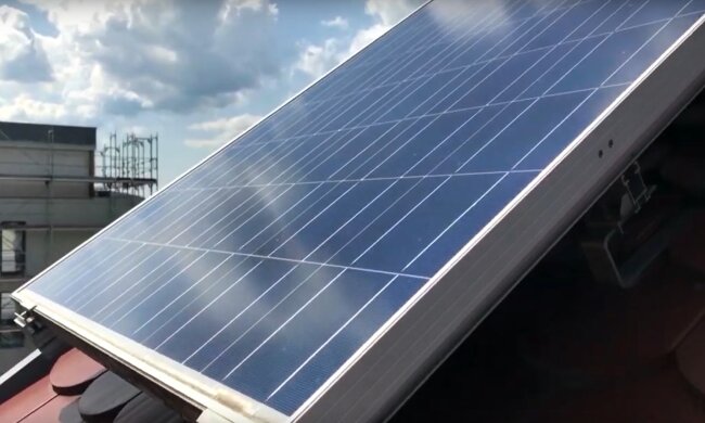 Сонячні панелі. Фото: скріншот YouTube-відео