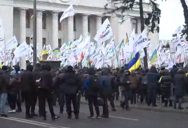 Митинги в Киеве. Фото: YouTube, скрин