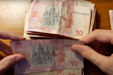 Гривні. Фото: скріншот Youtube-відео