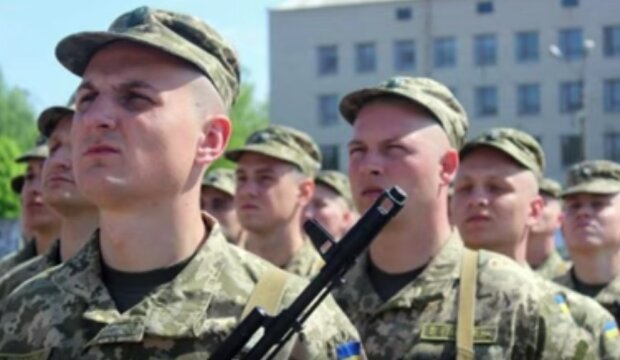 Украинцев призывают на службу в ВСУ. Фото: youtube