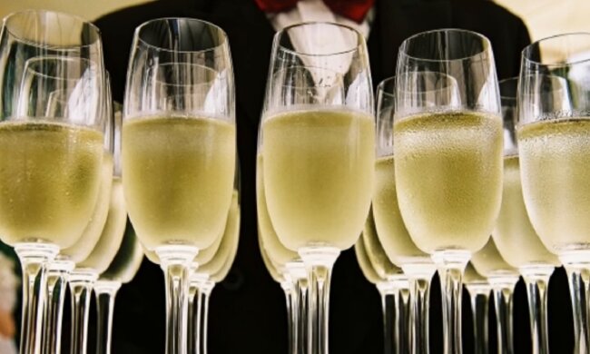 Шампанське. Фото: YouTube