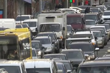 В Раде решили обложить налогом автовладельцев. Фото: скриншот Youtube