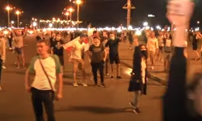 "Взорвалось в руке": в Беларуси первый подтвержденный погибший протестующий, МВД резко открестились
