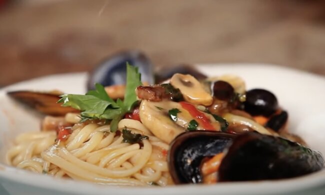 Морепродукты, скриншот из YouTube