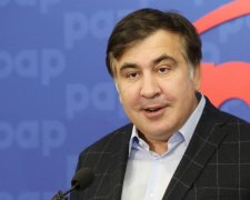 Работал «тараном Порошенко», бил Коломойского. Как Саакашвили вернулся в Украину и как будет мстить Порошенко
