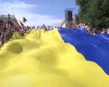 Украинские гимнастки взяли "золото". Фото: YouTube, скрин