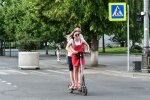 Українців на електросамокатах змусять вчити ПДР та здавати на права. Фото: ілюстративне з мережі