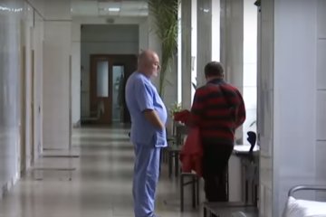 Снижение зарплат медиков, фото: скриншот YouTube