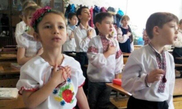 Исполнение Гимна в школах Киева: инициатива столичных властей вышла боком, подробности
