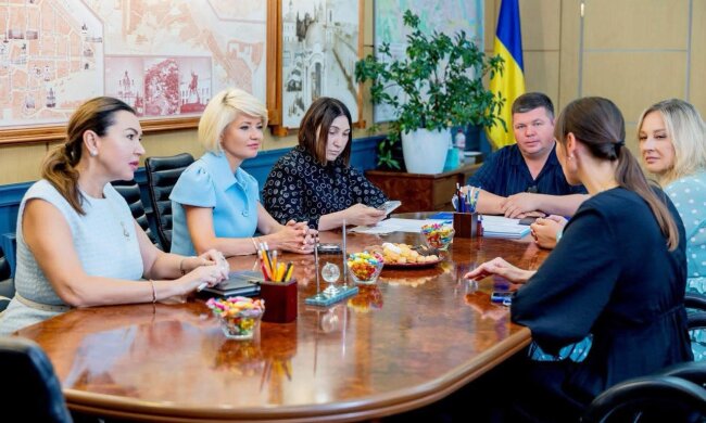 У Подільському районі Києва провели просвітницький захід «Правосвідомість»: мешканців консультували щодо захисту житла, державних програм і цифрових сервісів