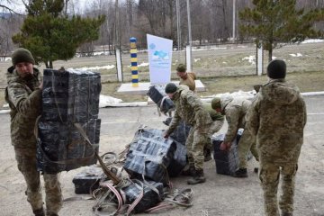 Контрабанда сигарет, фото: Факты