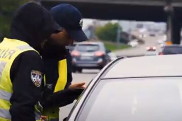 Сотрудники патрульной полиции. Фото: скриншот YouTube-видео