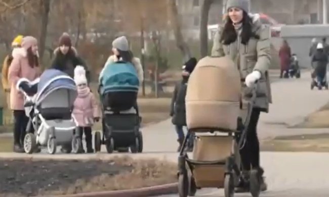 Рождаемость снизилась. Фото: скриншот YouTube