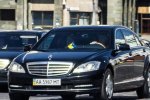 Народ обалдел от кортежа Зеленского в Ровно: "Впервые такое вижу, менты со взмыленными за..." Видео