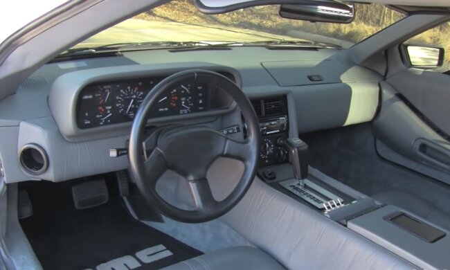 Салон Delorean. Фото: Youtube