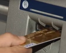Банкомат, банковская карта. Фото: скриншот Youtube-видео