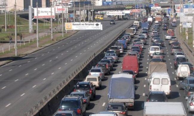 В Киеве не проехать по популярному проспекту: коснется не только водителей