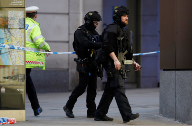 Теракт в Лондоне. Фото: REUTERS/Dylan Martinez, Peter Nicholls