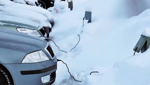 Автомобиль и мороз. Фото: youtube.com