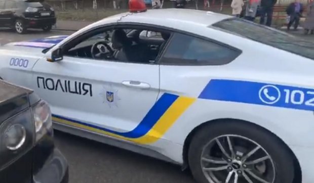 Поддельный автомобиль полиции на луганских номерах, фото Публика