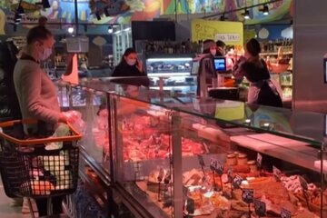 Мясо в супермаркете. Фото: скриншот YouTube-видео