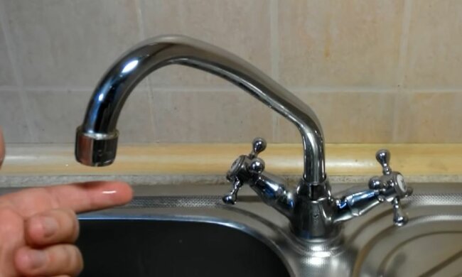 Киевлян оставили без воды в пятницу: кто еще успеет сделать запасы