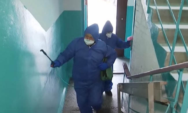 В Киеве продезинфицируют подъезды многоэтажек. Фото: скриншот YouTube