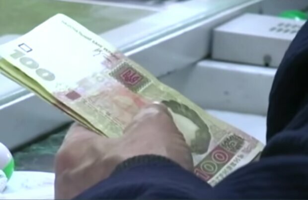 Соцвыплаты в Украине. Фото: скриншот YouTube