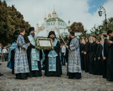 У Києво-Печерській лаврі тисячі віруючих УПЦ відзначають престольне свято монастиря