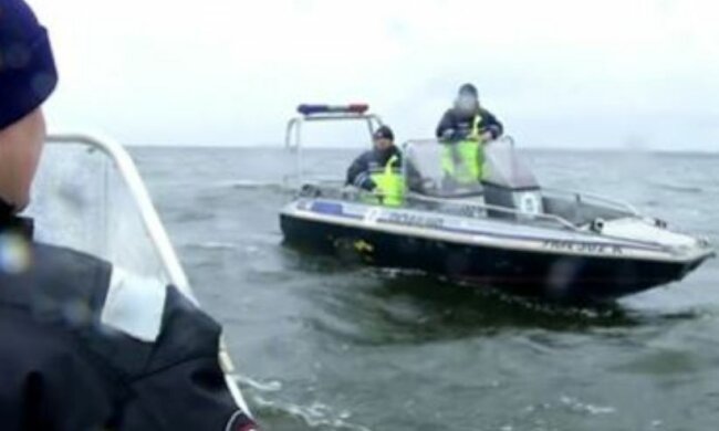 Поиски пропавших рыбаков продолжаются. Фото: скриншот YouTube