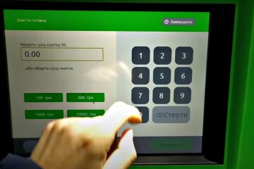 Банкомат "ПриватБанку". Фото: скріншот Youtube-відео