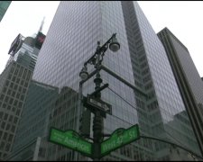 На Манхеттене вертолет упал на крышу небоскреба