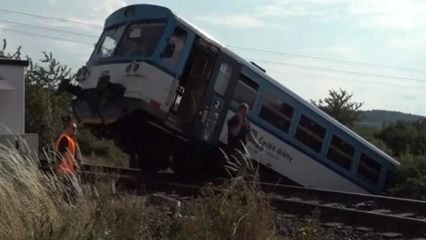 В Чехии украинские заробитчане попали в аварию: поезд снес их автобус