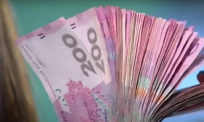 Денежная помощь для ВПЛ – кто и при каких условиях получит 42 тыс. грн. Фото: скриншот YouTube-видео