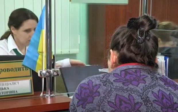 Денег нет: украинским безработным начали задерживать выплату пособий. Фото: скриншот YouTube