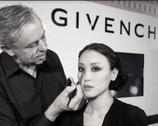 «Чем естественнее, тем современнее»: визажист Givenchy Гюнтер Хилгартнер о тональных продуктах
