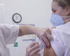 Вакцинация.  Фото: скриншот YouTube-видео