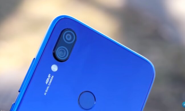 Смартфон. Фото: Youtube