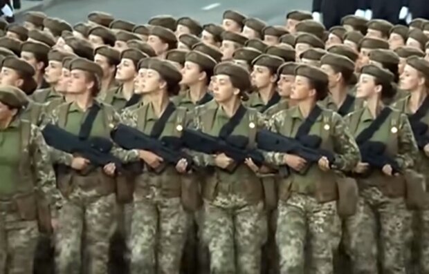 Украинки в ВСУ. Фото: скриншот YouTube-видео